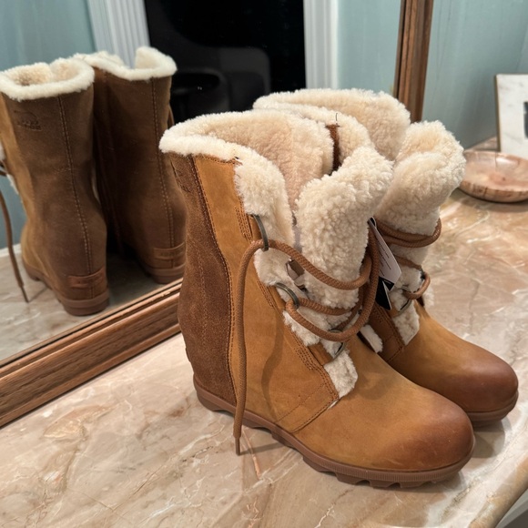 Sorel Joan of Arctic Boot NWT - Picture 1 of 4
